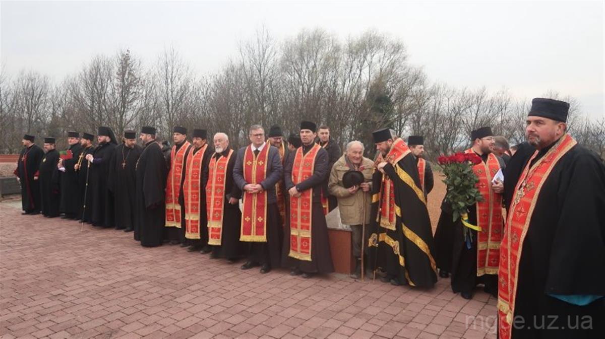 Участь у 84-й річниці проголошення Карпатської України біля Пам’ятного Хреста, встановленого на честь загиблих Карпатських січовиків, у меморіальному комплексі